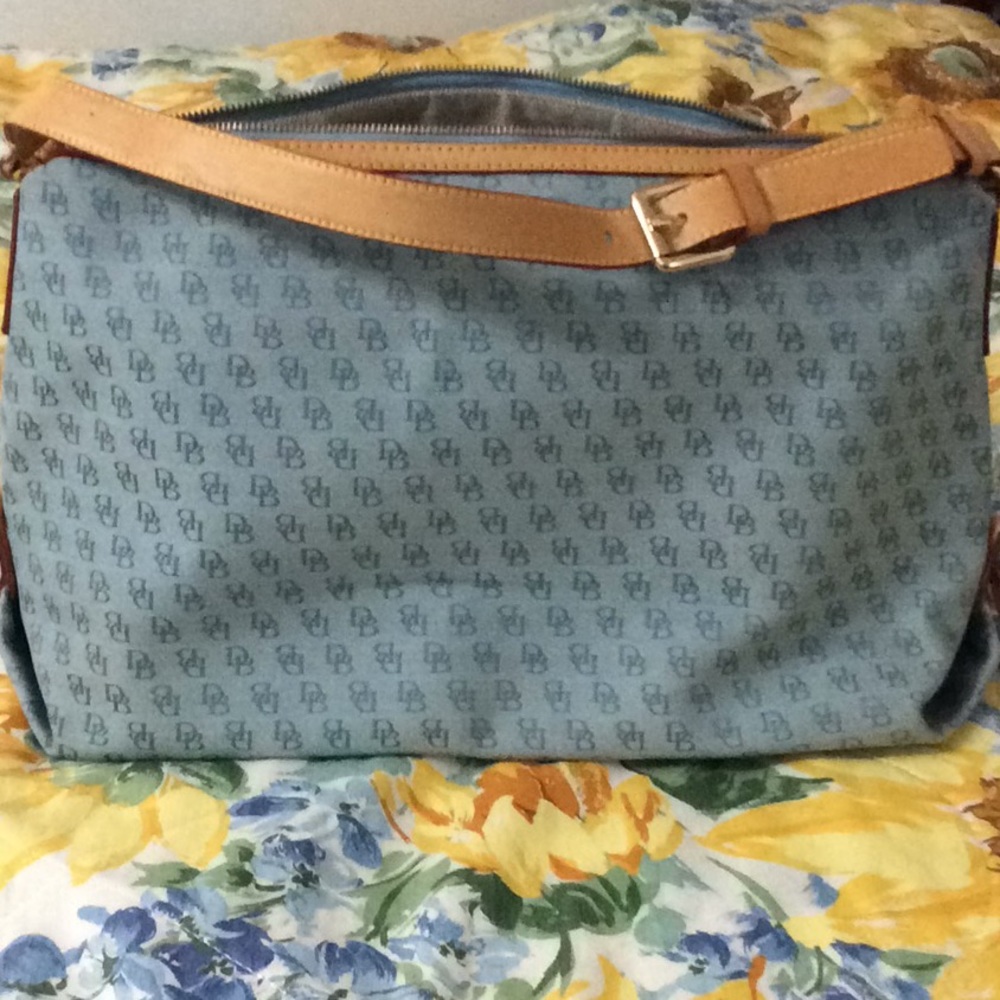 dooney and bourke signature canvas bag